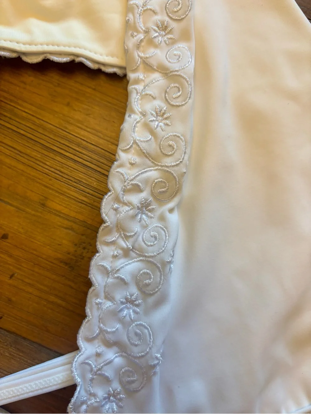 NWOT Frankie’s bikinis white embroidered swim top